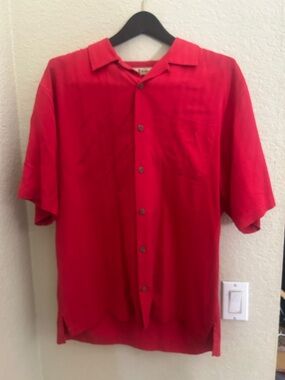 Men's Red Short-Sleeve Button-Up Shirt